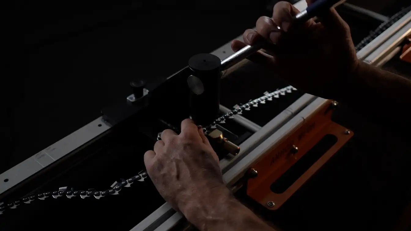Chain breaker mechanism